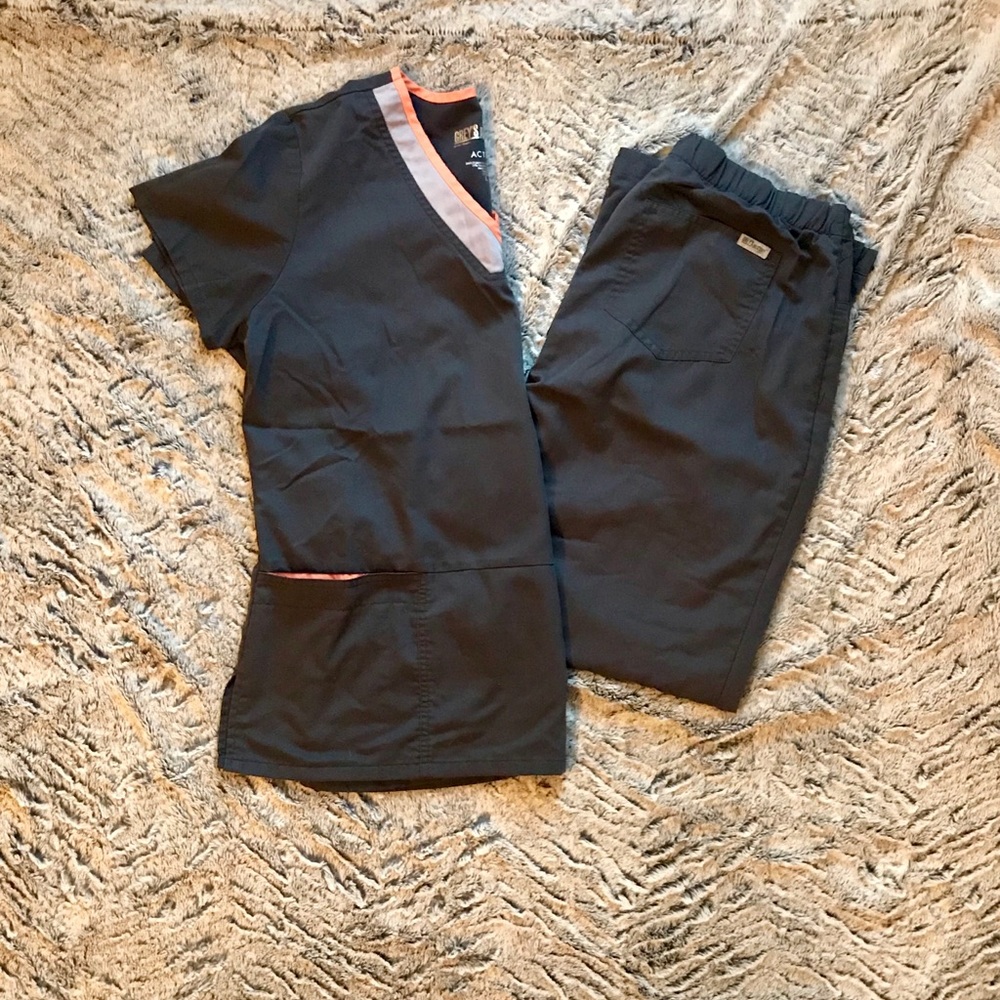 Grey’s Anatomy Active scrub set